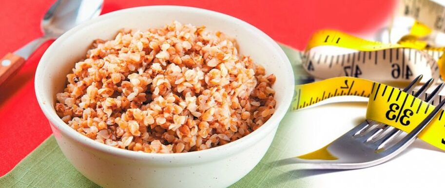 Porridge de trigo mouro e cinta de centímetro